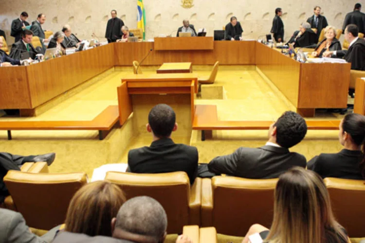 
	Sess&atilde;o plen&aacute;ria do STF: a principal a&ccedil;&atilde;o em julgamento &eacute; a da Confedera&ccedil;&atilde;o Nacional do Sistema Financeiro, que pede confirma&ccedil;&atilde;o da constitucionalidade dos planos econ&ocirc;micos
 (Carlos Humberto/SCO/STF)