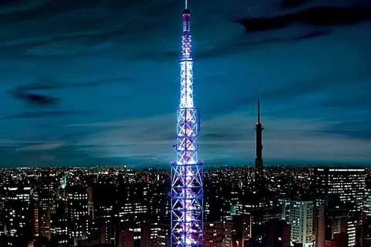 A torre da Band, inaugurada há 15 anos, foi reformada e recebeu nova iluminação ( Fabio Nunes / Divulgação)
