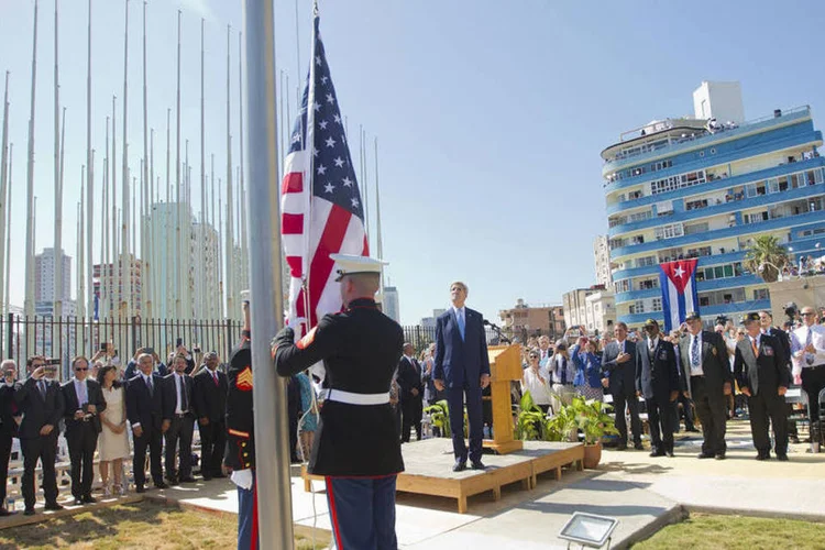 
	Bandeira americana em Cuba: &quot;Este &eacute; um momento hist&oacute;rico. Hoje &eacute; um dia hist&oacute;rico&quot;, ressaltou Kerry em uma coletiva de imprensa conjunta com o chanceler cubano, Bruno Rodr&iacute;guez
 (Reuters/ Pablo Martinez Monsivais)