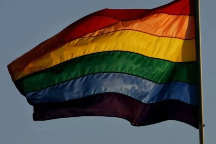 Bandeira LGBT: o texto estabelece 3.000 euros de indenização por condenação e 1.500 euros por cada ano de prisão (foto/Getty Images)