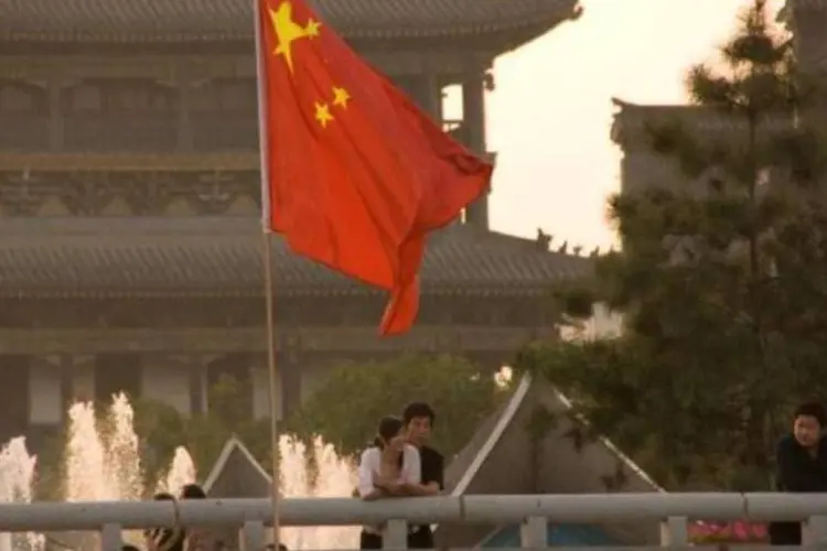 
	Bandeira da China: pa&iacute;s realizou com sucesso os Jogos Ol&iacute;mpicos de Ver&atilde;o de 2008 em Pequim, apesar de cr&iacute;ticas sobre abusos de direitos humanos e despejos for&ccedil;ados antes dos Jogos
 (jimwink/Creative Commons)