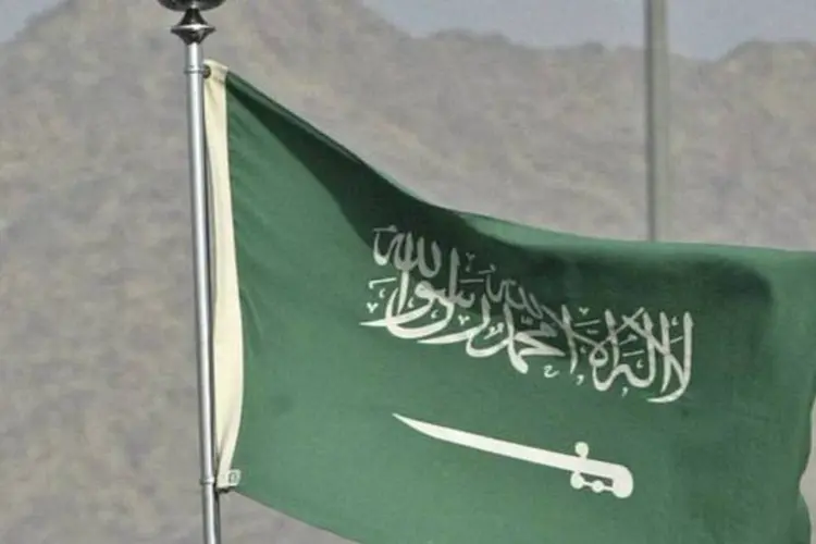 
	Bandeira da Ar&aacute;bia Saudita: uma pessoa morreu no pa&iacute;s ap&oacute;s ter contra&iacute;do o v&iacute;rus
 (Muhannad Falaah/Getty Images)