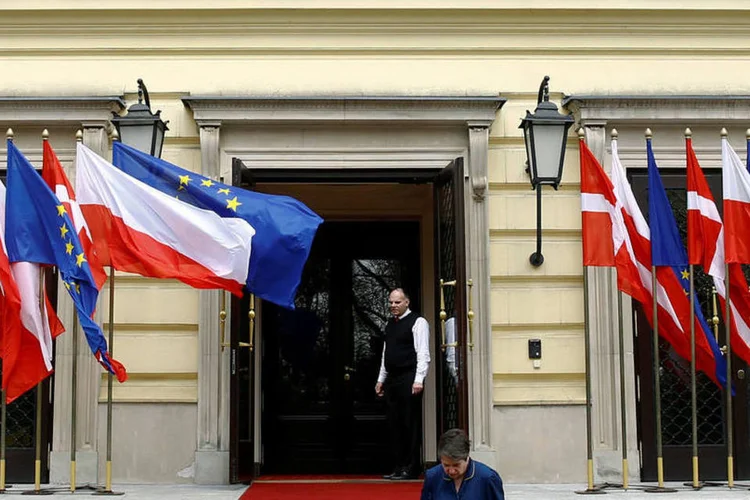 
	Pol&ocirc;nia: &quot;as declara&ccedil;&otilde;es e as a&ccedil;&otilde;es antieuropeias e xenof&oacute;bicas dos dirigentes atuais minam a coes&atilde;o da Uni&atilde;o e servem aos interesses da R&uacute;ssia imperialista&quot;, explicam
 (Kacper Pempel / Reuters)