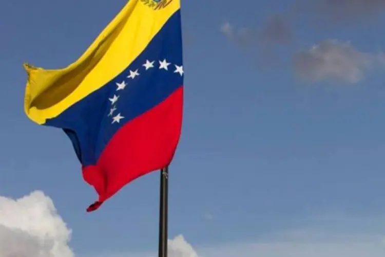 
	Bandeira da Venezuela: &ldquo;a proje&ccedil;&atilde;o &eacute; de que a Venezuela ir&aacute; enfrentar uma profunda recess&atilde;o em 2015 e 2016&rdquo;, disse o FMI
 (Carlos Garcia Rawlins/Reuters)