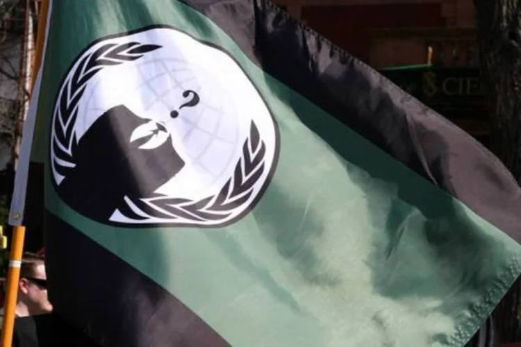 
	Bandeira do Anonymous: em v&iacute;deo, hacktivistas amea&ccedil;am expor dados confidenciais do governo americano
 (irrezolut/Flickr)