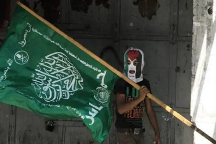 
	Bandeira do Hamas: movimento militante isl&acirc;mico Hamas controla a Faixa de Gaza e rivaliza com o Fatah, movimento liderado pelo presidente palestino, Mahmoud Abbas
 (AFP)