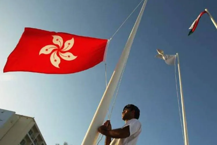 
	Hong Kong: manifestantes levavam sinais pedindo mais desobedi&ecirc;ncia civil e aplaudindo estudantes que planejavam boicotar as aulas
 (Getty Images)