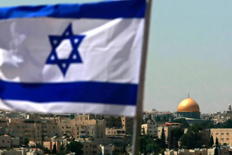 Bandeira de Israel: Danny Ayalon declarou à rádio do Exército israelense que seu país responderá ao ataque tanto no campo diplomático como através de operações (David Silverman/Getty Images)