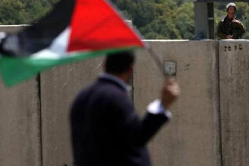 Palestinos entregam documentos para entrar na Corte de Haia
