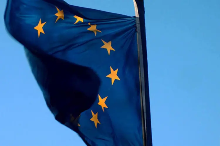 
	Bandeira da Uni&atilde;o Europ&eacute;ia: na &uacute;ltima segunda-feira, o presidente franc&ecirc;s condicionou a negocia&ccedil;&atilde;o a Washington oferecer garantias do fim da espionagem aos membros europeus.
 (Kriss Szkurlatowski/Stock.xchng)