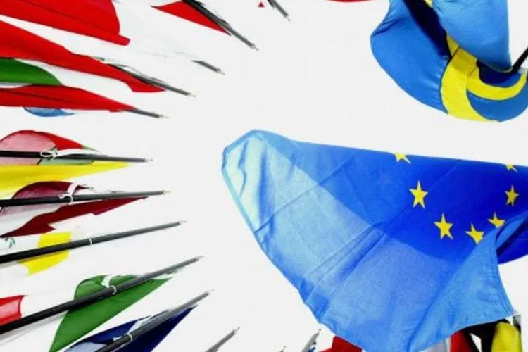 O FTSEurofirst 300 caiu 0,48%, em meio a rumores sobre reestruturação da dívida grega (Getty Images)
