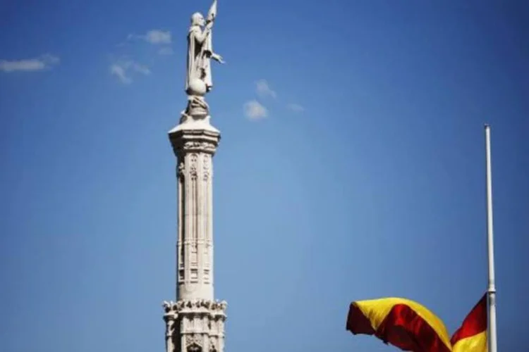 
	Bandeira da Espanha &agrave; meio-mastro em Madrid: em 11 de mar&ccedil;o de 2004 morreram 191 pessoas pela explos&atilde;o de diversas mochilas colocadas em trens
 (Reuters/Susana Vera)