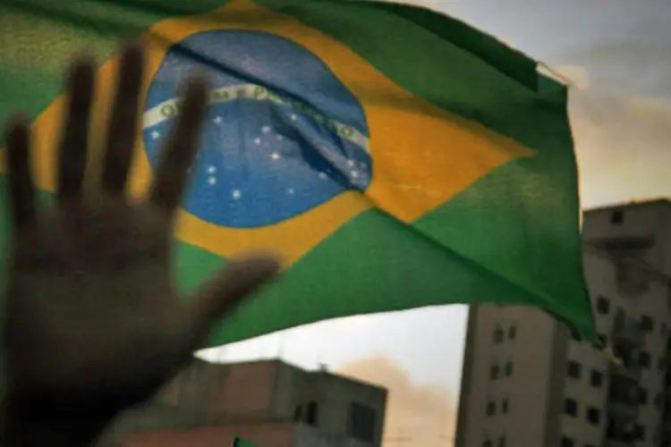 
	Bandeira do Brasil: em algumas varandas e janelas de edif&iacute;cios residenciais, h&aacute; bandeiras do Brasil
 (George Campos / USP Imagens)