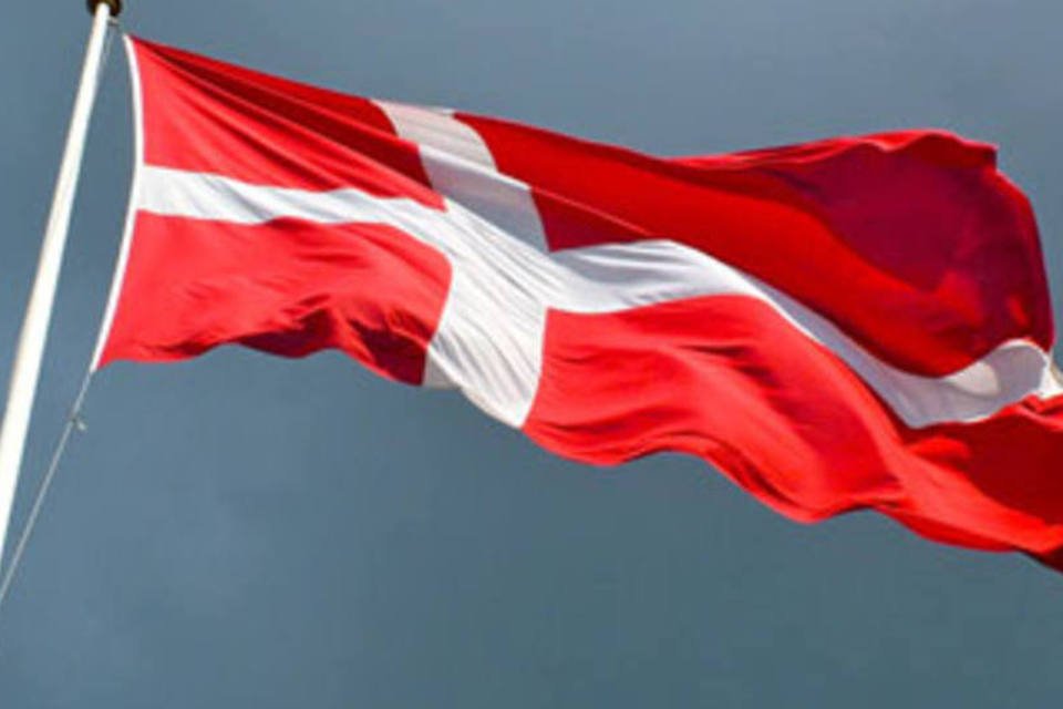 Volante da Dinamarca está fora da Copa após quebrar duas costelas