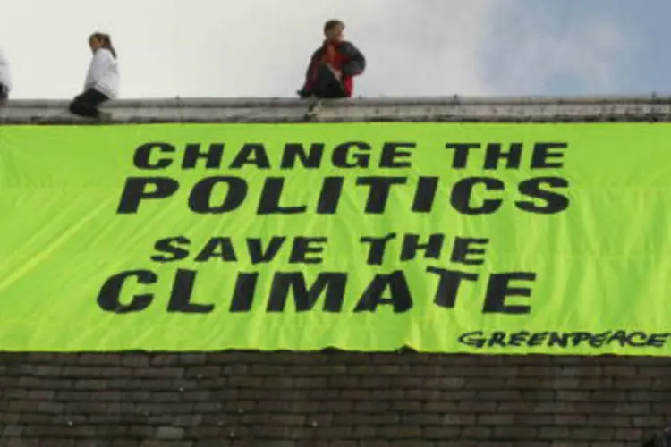 
	Bandeira do Greenpeace: ONG foi uma das organiza&ccedil;&otilde;es que &nbsp;anunciou hoje seu abandono da COP 19
 (Getty Images)