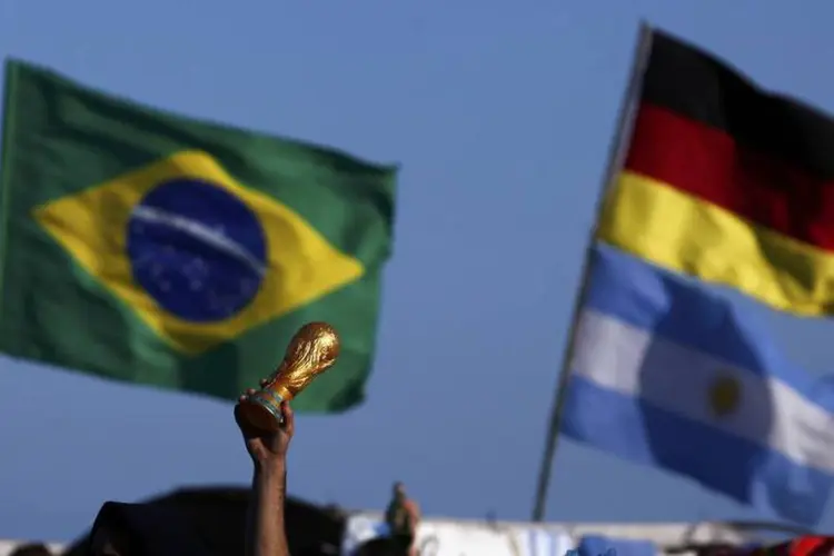 
	Ta&ccedil;a e bandeiras: estrat&eacute;gia alem&atilde; deu certo, a brasileira, n&atilde;o
 (REUTERS/Marcos Brindicci)