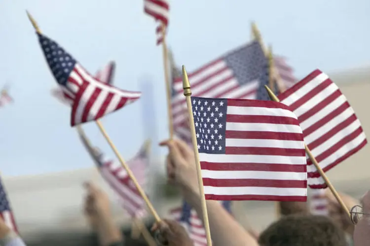 
	Bandeiras dos Estados Unidos: a pol&iacute;cia pediu para as pessoas na &aacute;rea terem cuidado enquanto os atiradores eram procurados
 (thinkstock)
