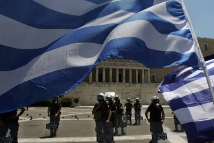 
	Bandeiras gregas: programa&ccedil;&atilde;o da&nbsp;&quot;ERT&quot;&nbsp;continua sendo transmitida pela internet
 (Milos Bicanski/Getty Images)