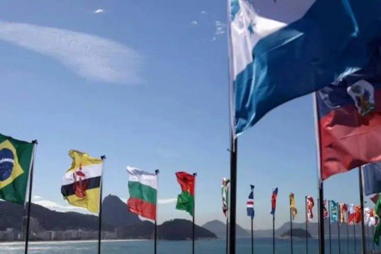 Bandeiras na Rio+20, no Forte de Copacabana (Ricardo Moraes/Reuters)