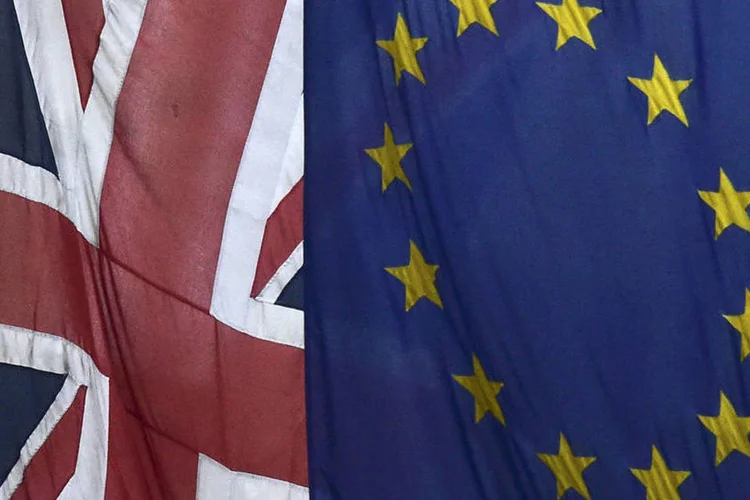 
	Reino Unido na UE: a pesquisa por telefone da Ipsos MORI para o jornal Evening Standard registra a maior diferen&ccedil;a entre os dois lados, com 55% dos entrevistados a favo
 (Toby Melville / Reuters)