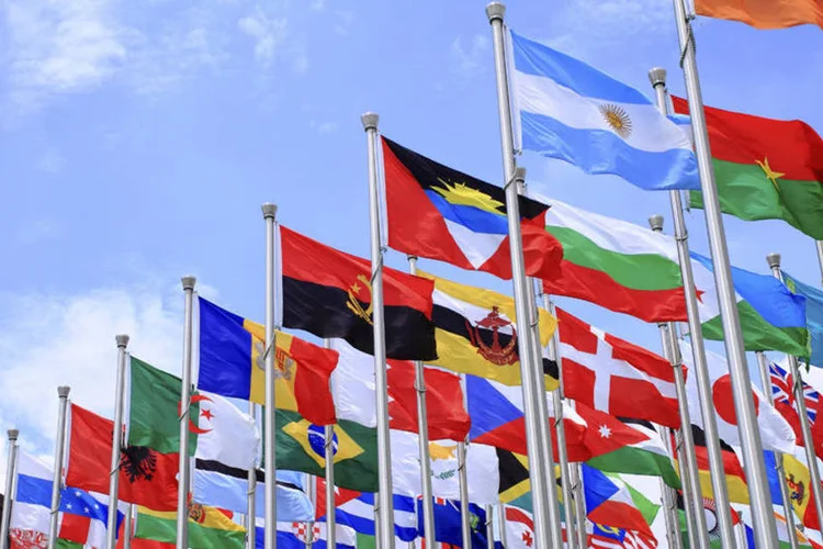 Bandeiras: aprovados no concurso vão desempenhar atividades de natureza diplomática e consular  (Thinkstock)
