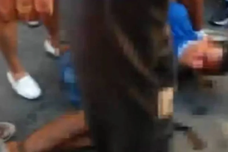 
	V&iacute;deo mostra jovem amarrado no bairro de Botafogo: a briga que se seguiu da&iacute; &eacute; uma s&iacute;ntese do debate que o pa&iacute;s trava desde que adolescente foi preso a um poste no Flamengo
 (Reprodução Vídeo O Globo)