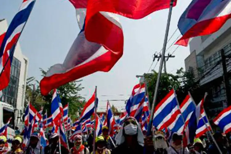 
	Manifestantes tailandeses durante um protesto em Bangcoc: eles querem substituir o governo por um conselho do povo n&atilde;o eleito&nbsp;
 (Pornchai Kittiwongsakul/AFP)