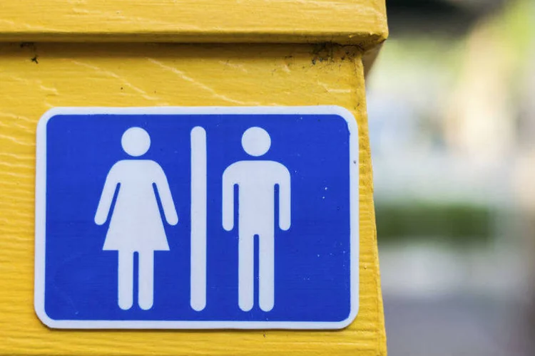 
	Banheiro feminino e masculino: a senadora Vanessa Grazziotin disse que a obra foi um pleito da bancada feminina
 (Thinkstock/OTOBOR/Thinkstock)