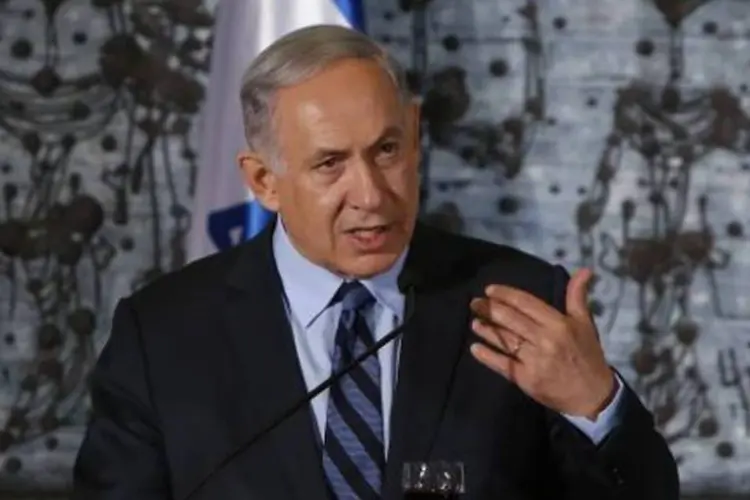 
	O premier de Israel, Benjamin Netanyahu: &quot;&Eacute; absurdo. Nunca tive a inten&ccedil;&atilde;o de absolver Hitler de sua responsabilidade de exterminar o povo judeu na Europa. Hitler &eacute; o respons&aacute;vel da Solu&ccedil;&atilde;o Final. Ele tomou a decis&atilde;o&quot;
 (Gali Tibbon/AFP)