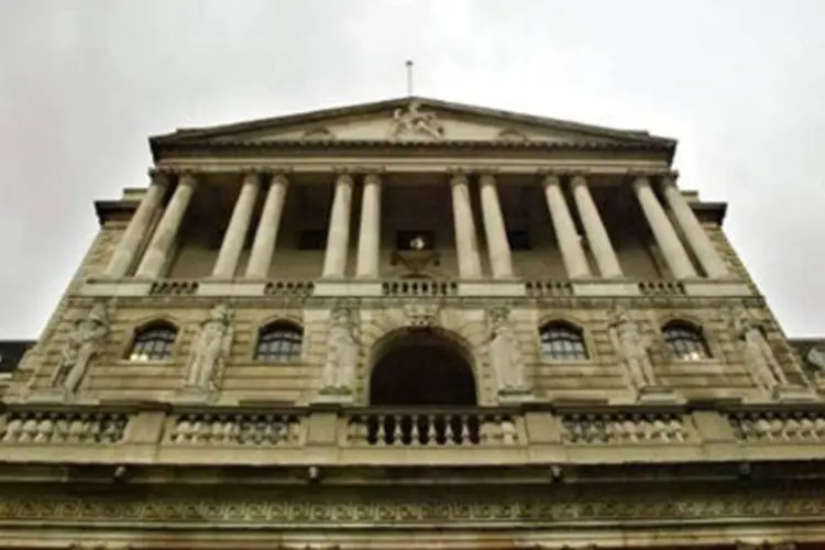 
	Banco da Inglaterra: as quedas acentuadas dos pre&ccedil;os do petr&oacute;leo e das a&ccedil;&otilde;es pesaram sobre a perspectiva internacional
 (.)