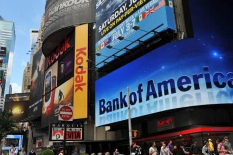 Agência do bank of America na Times Square em Nova York: o Bank of America foi acusado de esconder as enormes perdas do Merrill Lynch no final de 2008 (©AFP/arquivo / Stan Honda)