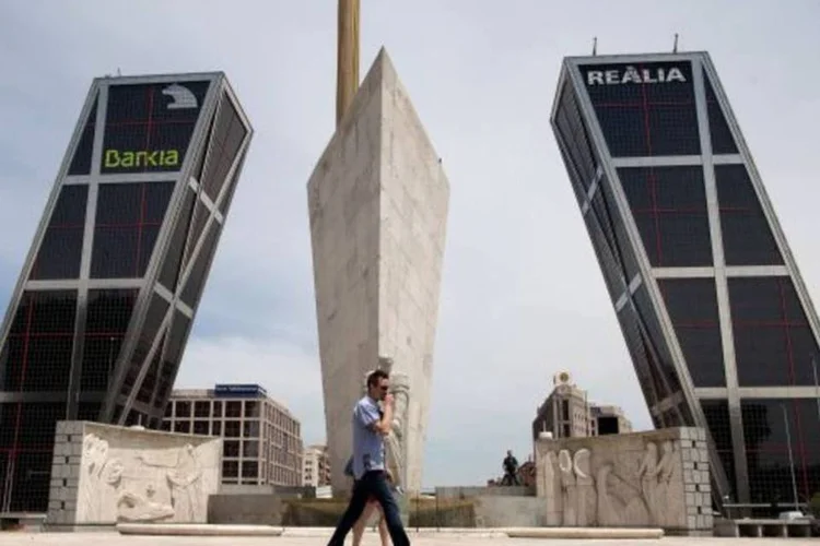 
	Bankia em Madri: a partir de agora tamb&eacute;m se decidir&aacute; as medidas que os bancos que requeiram capital devem adotar, como vender ativos
 (Pablo Blazquez/Getty Images)