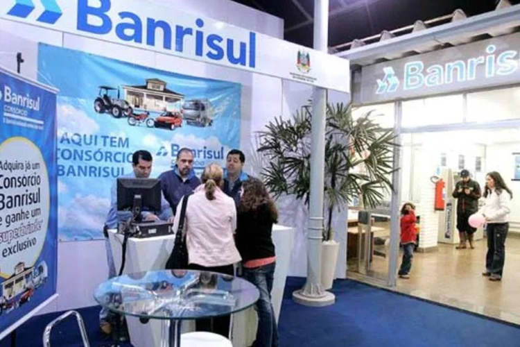 Banrisul cobra 8,70% ao mês de clientes (EXAME.com)