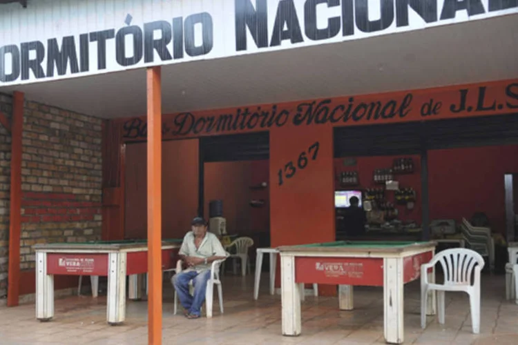 Os trabalhadores reivindicam reajuste do vale-alimentação - dos atuais R$ 95 para R$ 300 - e a redução do período entre as baixadas [folga dada aos trabalhadores para que visitem suas famílias em outros estados] (Valter Campanato/ABr)