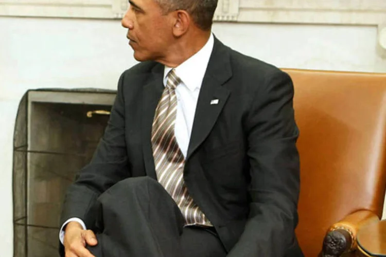 
	Barack Obama na Casa Branca, em Washington D.C.: a meta &eacute; conseguir uma redu&ccedil;&atilde;o do d&eacute;ficit p&uacute;blico de US$ 1,8 trilh&atilde;o na pr&oacute;xima d&eacute;cada
 (REUTERS/Larry Downing)