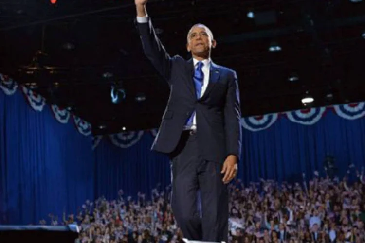 
	Barack Obama acena ap&oacute;s discurso de vit&oacute;ria em 6 de novembro em Chicago, Illinois: O Dia de A&ccedil;&atilde;o de Gra&ccedil;as &#39;&#39;nos d&aacute; uma oportunidade para p&ocirc;r tudo em perspectiva&quot;
 (Jewel Samad/AFP)