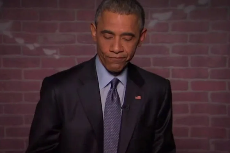
	Barack Obama: presidente americano l&ecirc; mensagens maldosas a seu respeito publicadas por usu&aacute;rios no Twitter
 (Reprodução/YouTube)