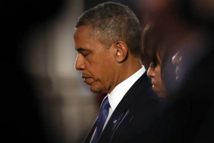 
	Obama e Michelle oram pelas v&iacute;timas das explos&otilde;es em Boston: a explos&atilde;o em West na quarta-feira da semana passada foi eclipsada pelo atentado em Boston, dois dias antes
 (REUTERS/Kevin Lamarque)