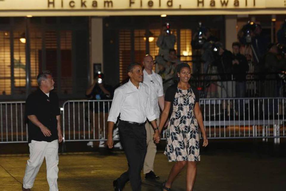 Obama e família voltam a Washington após férias no Havaí