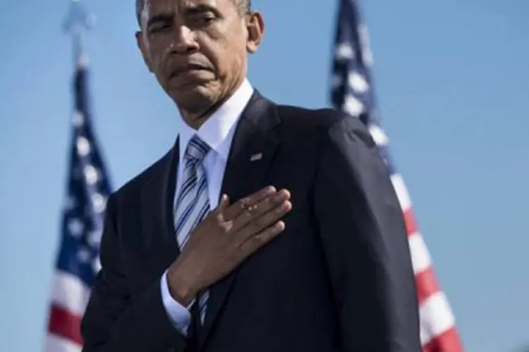 Barack Obama ouve ao hino nacional: o presidente americano disse que seu país "aplicou um golpe devastador na Al-Qaeda" (©AFP / Brendan Smialowski)