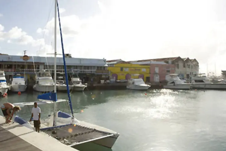 Marina de Bridgetown: fluxo de brasileiros atraiu a Gol (.)