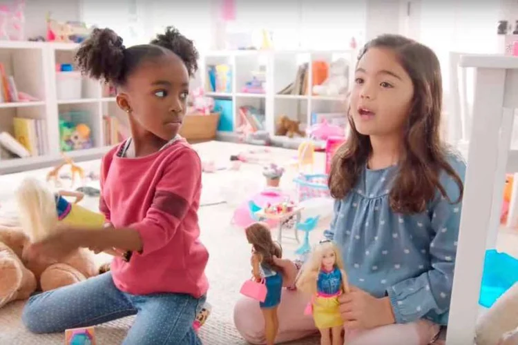 Comercial da Barbie: filme que dá início à campanha publicitária da nova coleção foi dirigido por Rory Kennedy (Reprodução/Youtube)