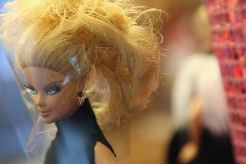 Barbie ganhará versão Karl Lagerfeld em seu 55º aniversário