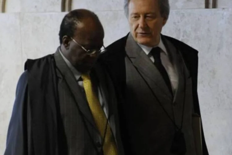 
	Os ministros Joaquim Barbosa e Ricardo Lewandowski no plen&aacute;rio do Supremo Tribunal Federal
 (Fabio Rodrigues Pozzebom/Agência Brasil)