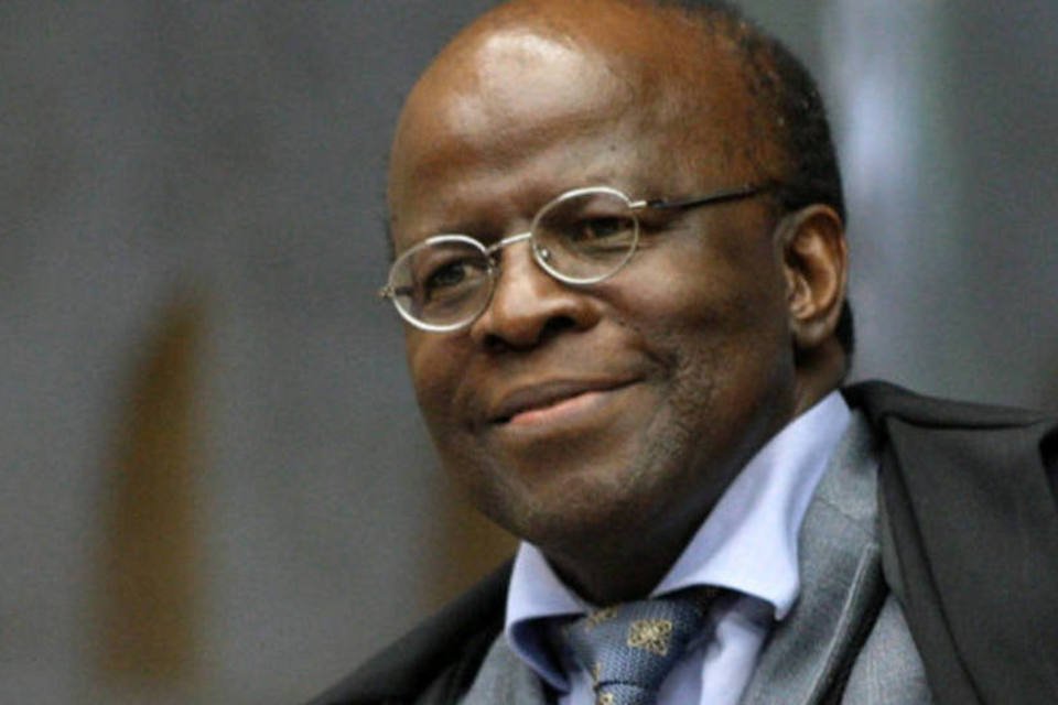 STF rompeu tradição ao decretar prisões, diz Joaquim Barbosa