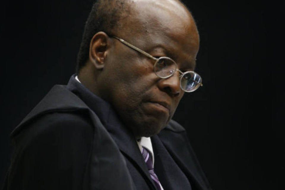 TSE e TCU não sustentam impeachment, diz Joaquim Barbosa