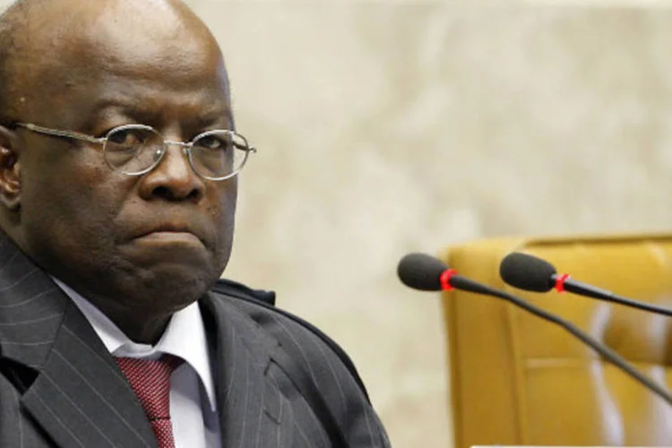 
	Joaquim Barbosa: &eacute; um erro ver &quot;o que se passou ontem na C&acirc;mara dos Depurados sob &oacute;tica puramente partid&aacute;ria&quot;, disse o ex-presidente do STF
 (Nelson Jr./SCO/STF)