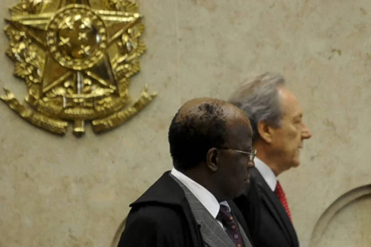 Os ministros Joaquim Barbosa e Ricardo Lewandowski: a maioria dos ministros optou por punição de um ano e seis meses de prisão, abaixo do limite mínimo de dois anos (Fabio Rodrigues Pozzebom/ABr)
