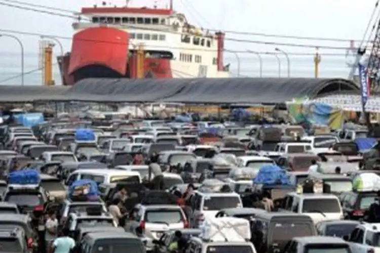Barca na Indonésia: acidentes com barcas são frequentes no país pelo excesso de passageiros nas embarcações
 (Kris Aria/AFP)