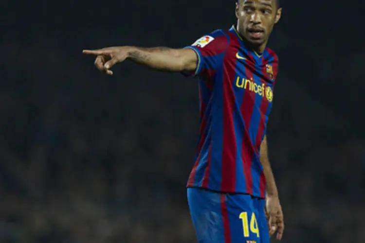 Venda do atacante francês Thierry Henry por 10 milhões de euros deve ajudar a balancear as contas do FC Barcelona (Manuel Queimadelos/Getty Images)